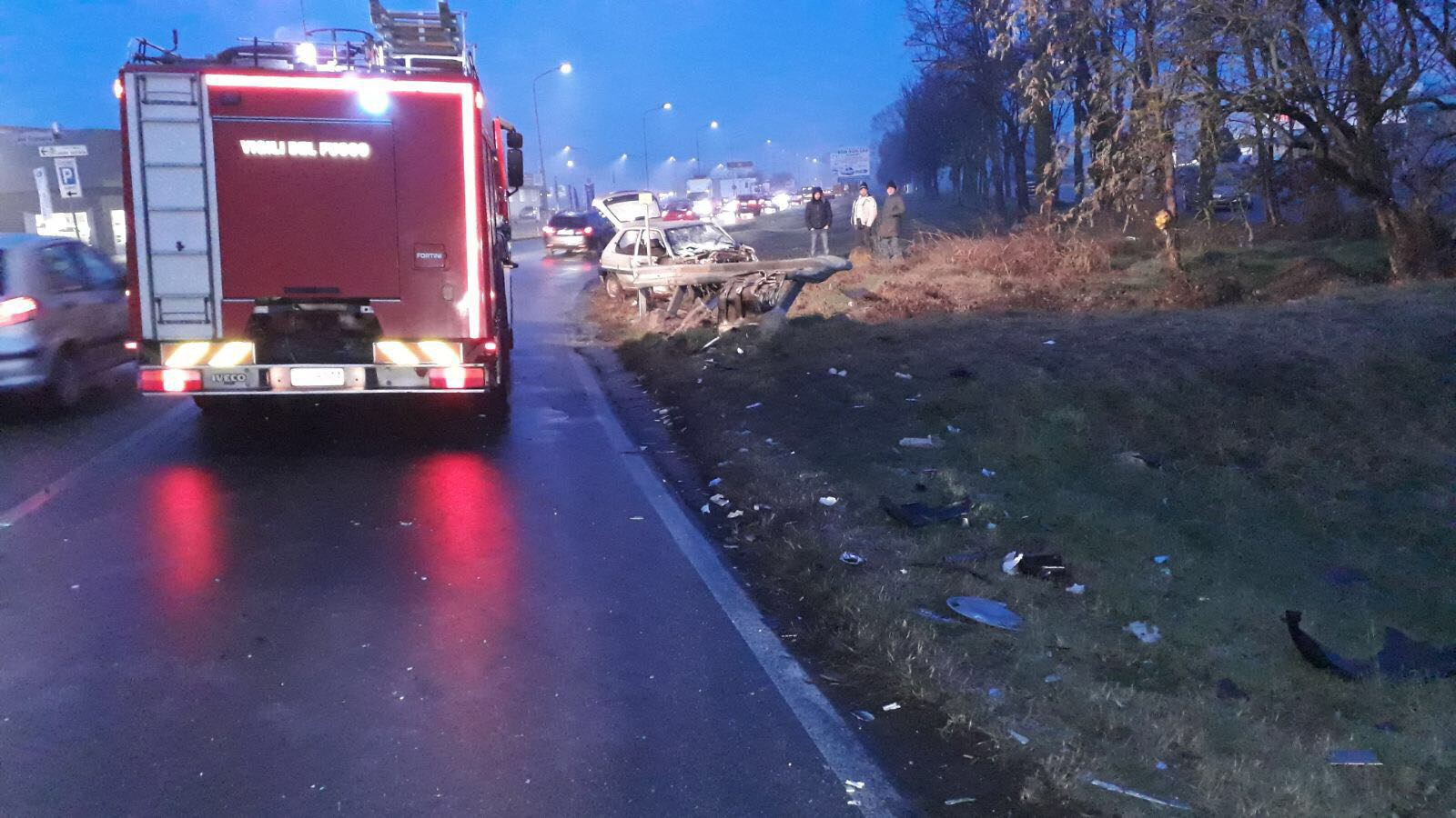 Incidente a Novara tra auto e furgoncino: un ferito grave