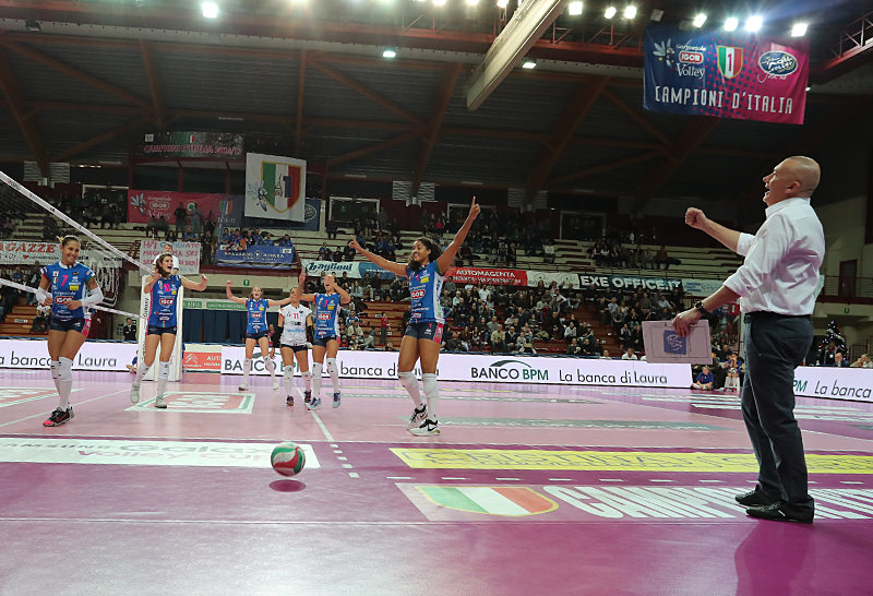 Igor Volley, vittoria con Pesaro e Final Four di Coppa Italia raggiunta