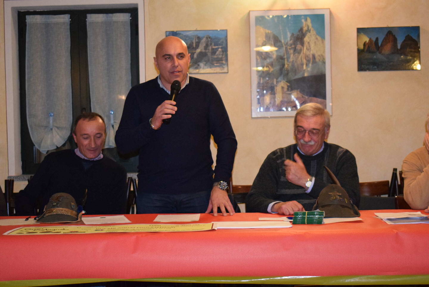 Dagli alpini di Borgomanero 15mila euro in beneficenza