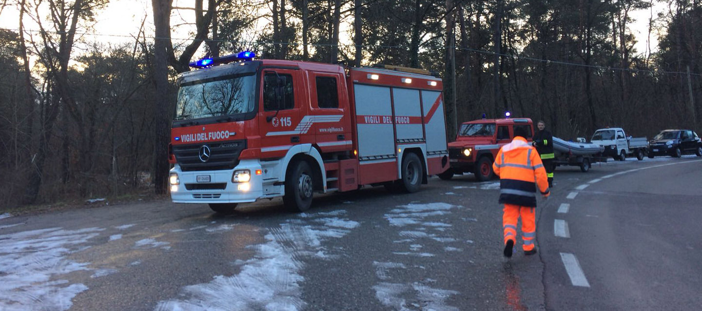 Varallo Pombia, Vigili del fuoco intervengono per salvare una donna nelle acque del Ticino