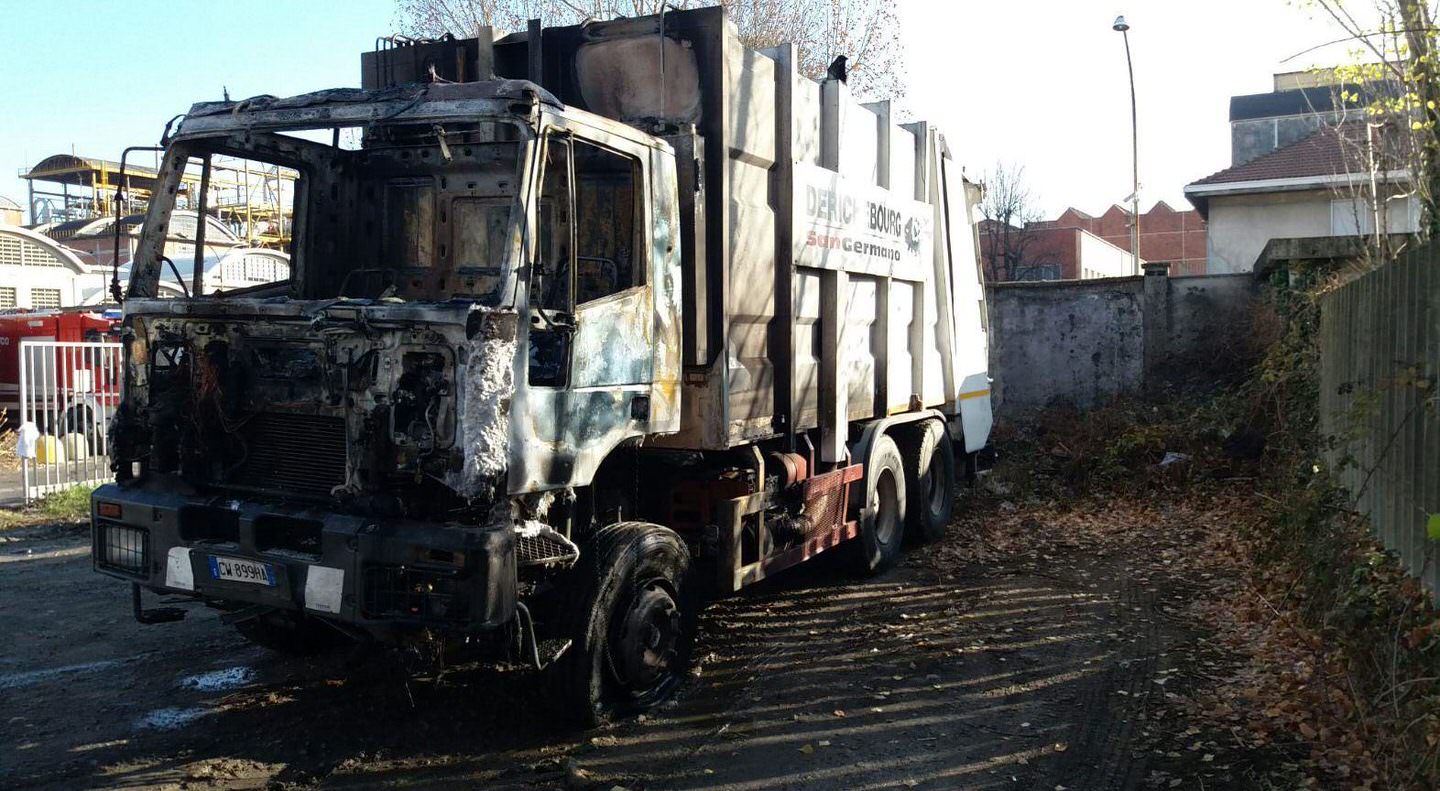 Incendio in via Fauser a Novara
