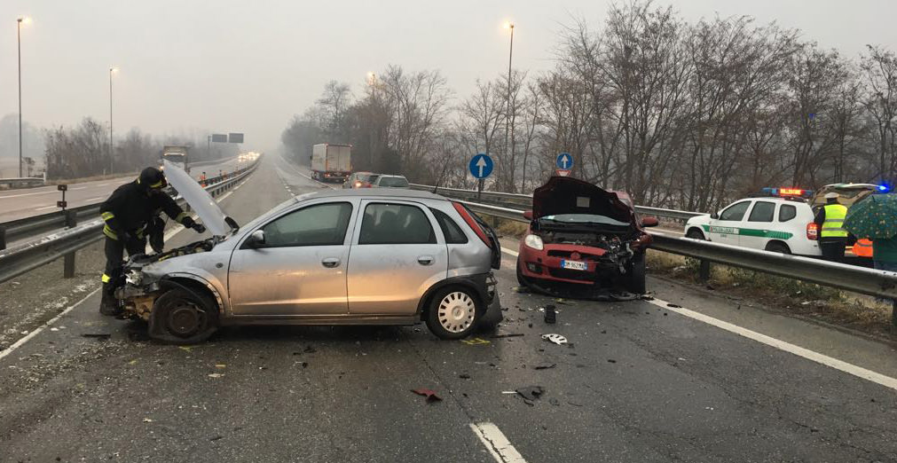 Due incidenti in tangenziale a Novara: un ferito