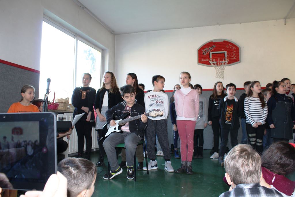 Sizzano, spettacolo di Natale delle scuole