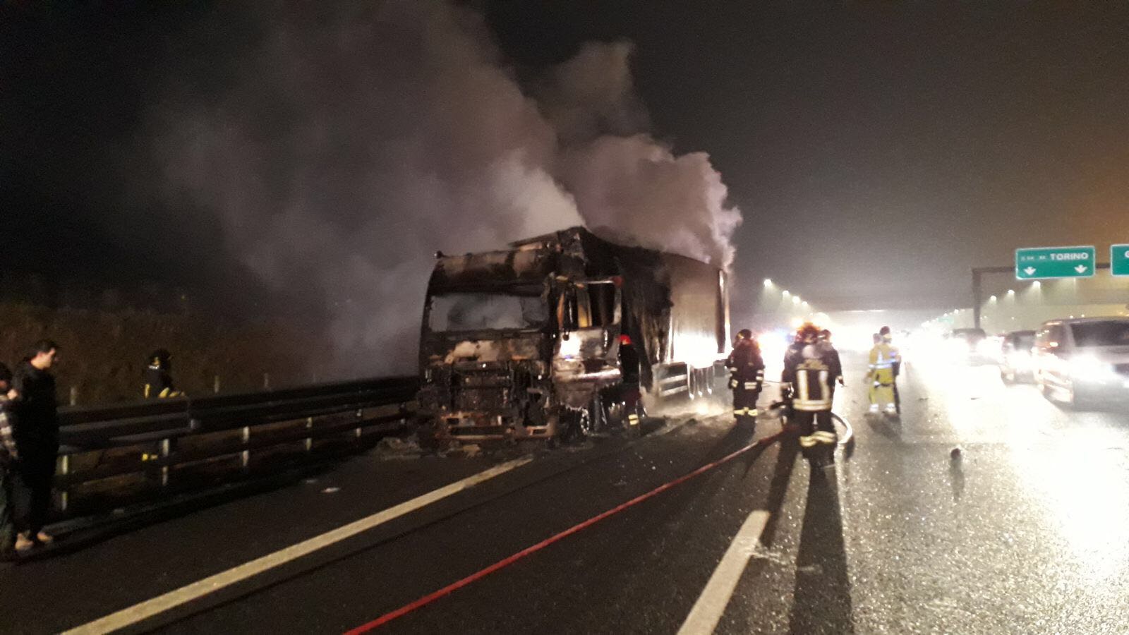 Incendio sull’A4 Torino-Milano: intervento dei Vigili del Fuoco di Novara