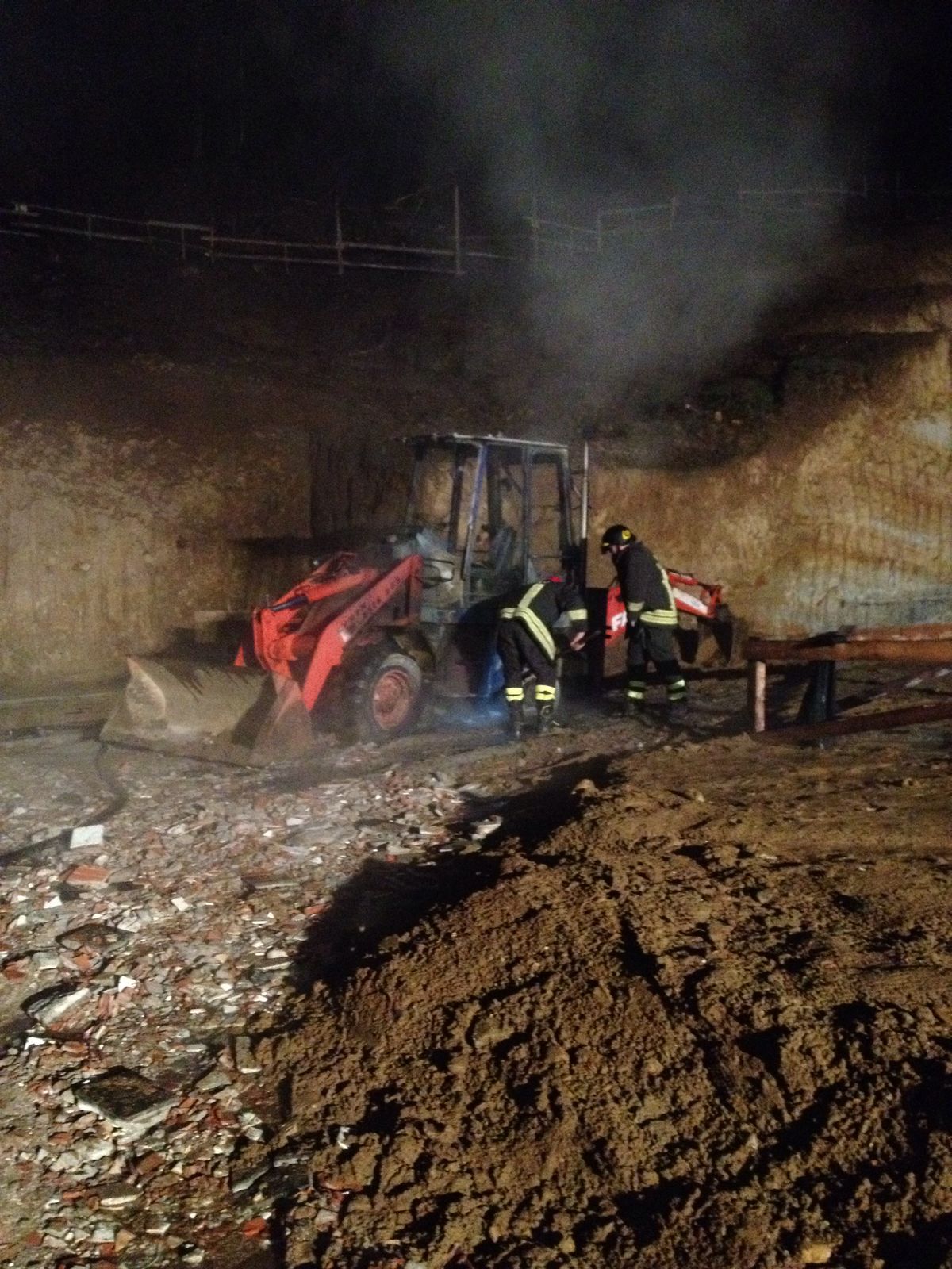 Incendio a Grignasco, intervento dei Vigili del Fuoco e dei Carabinieri