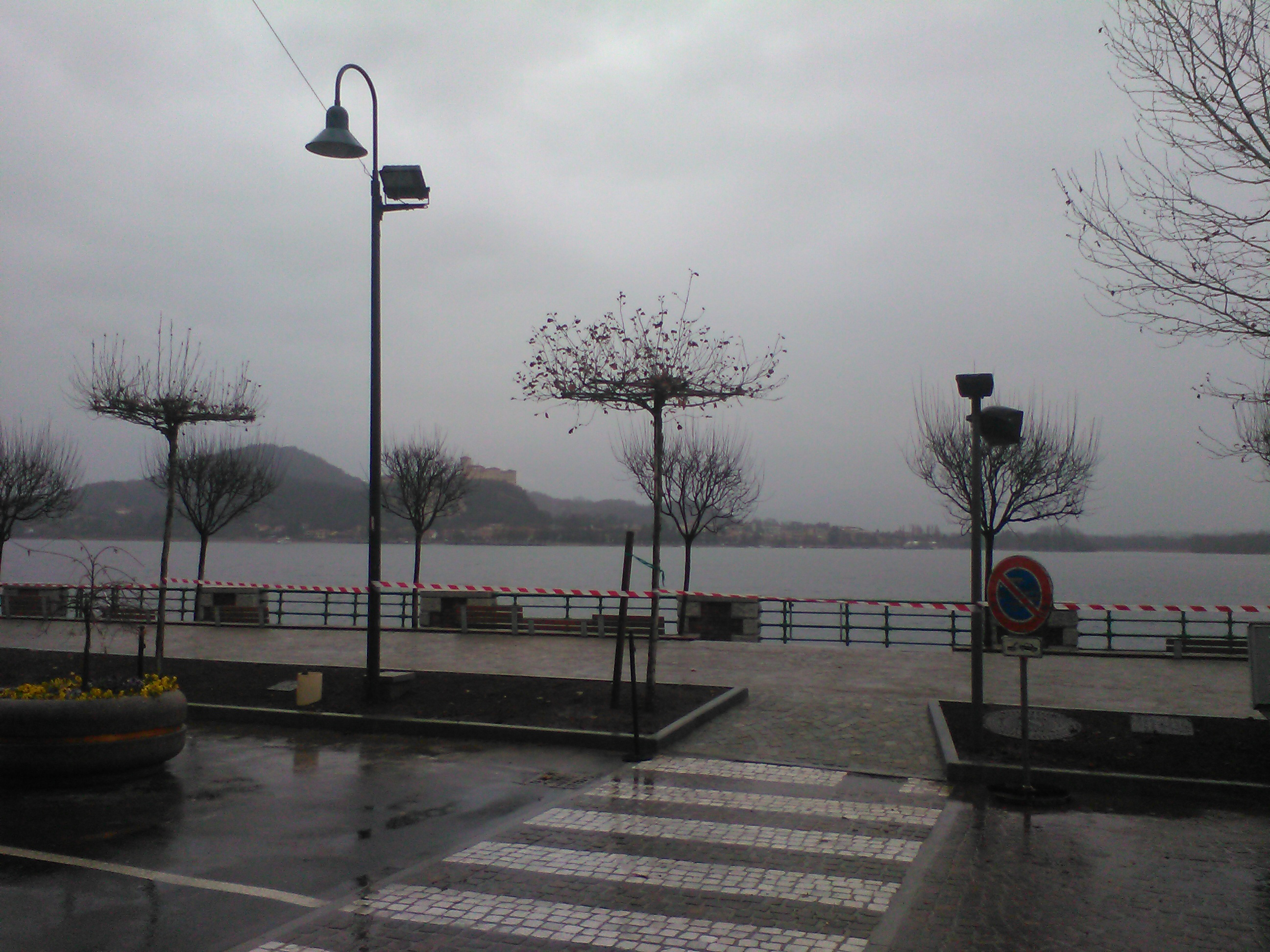 Il lungolago Marconi di Arona si “veste di nuovo”