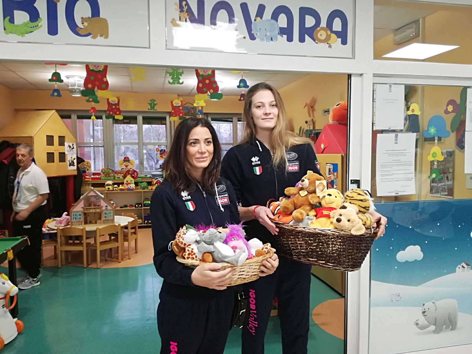 Le atlete Igor in visita al reparto pediatria dell’Ospedale di Novara