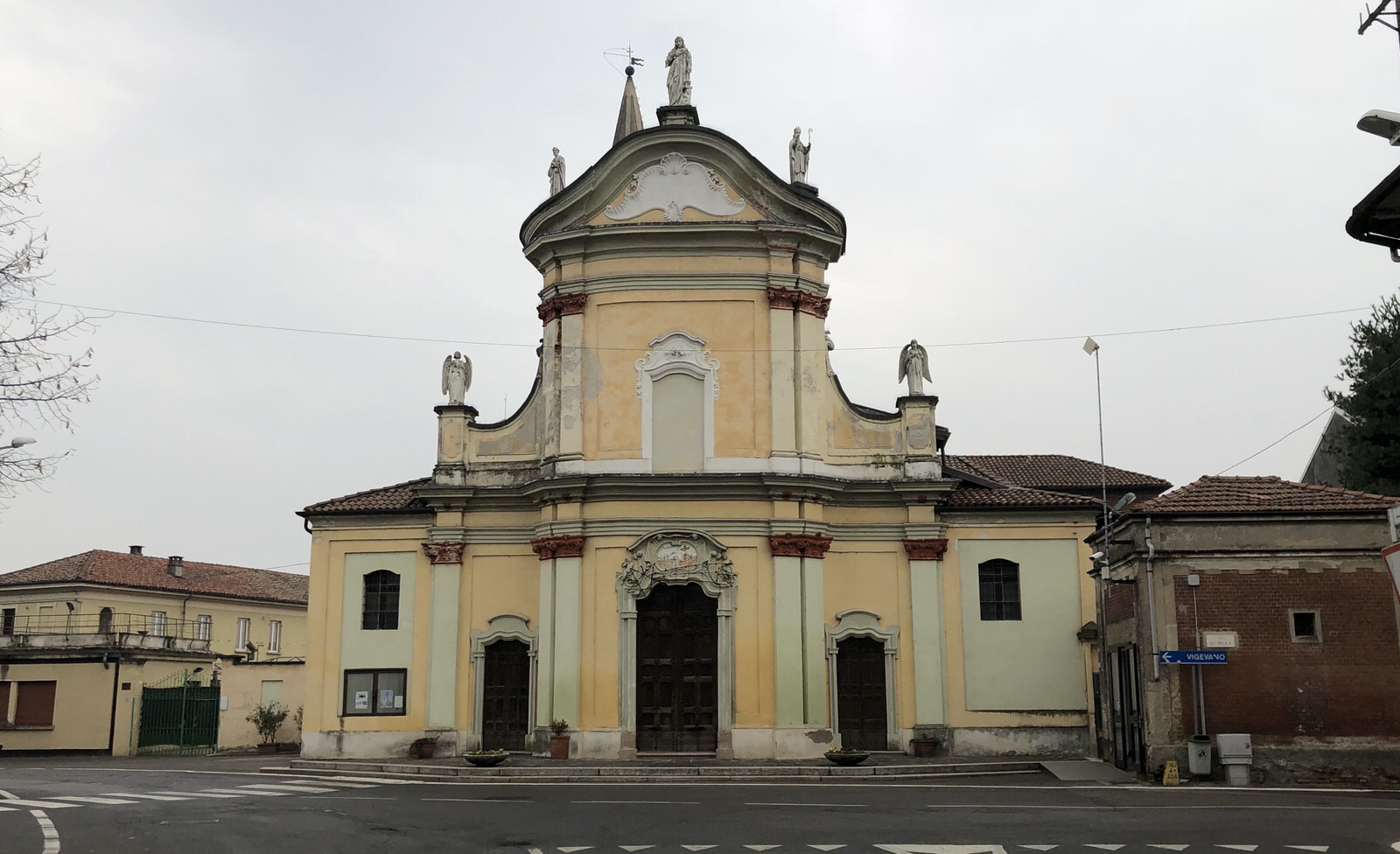 Facciata della chiesa di Tornaco, urgente un restauro