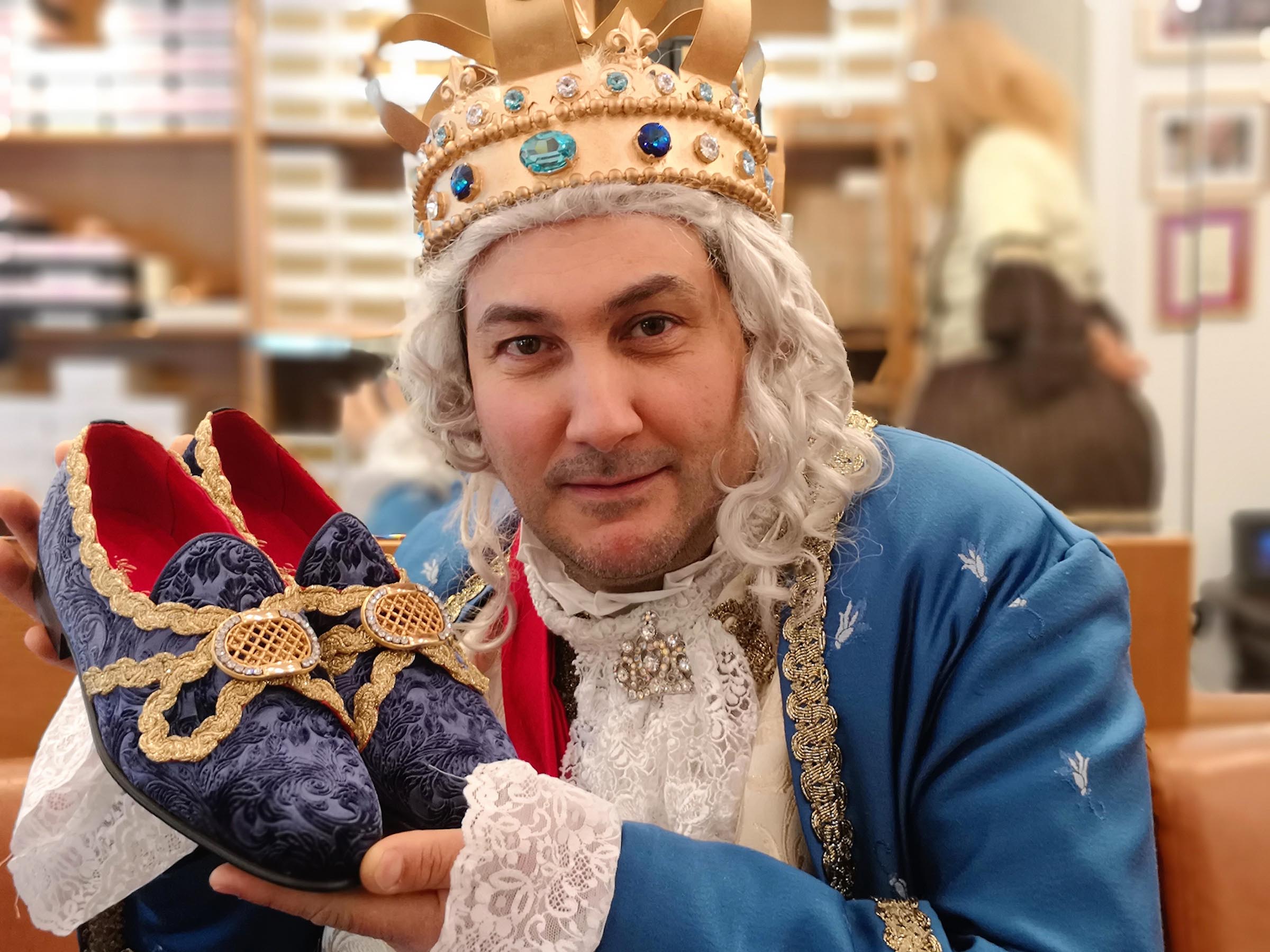 Le scarpe nuove di Re Biscottino