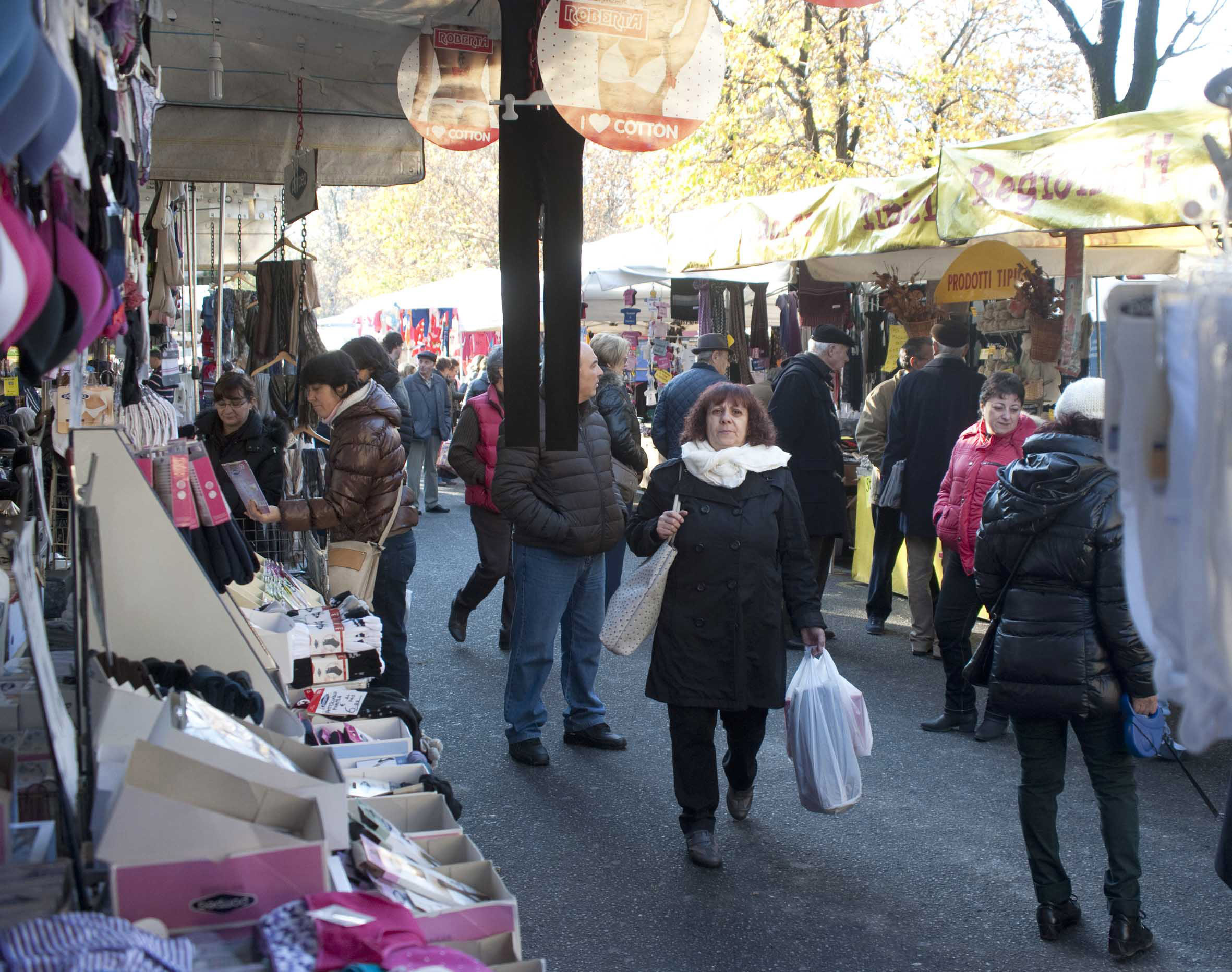 Novara, mercatini ed eventi, l’amministrazione taglia la metà delle richieste