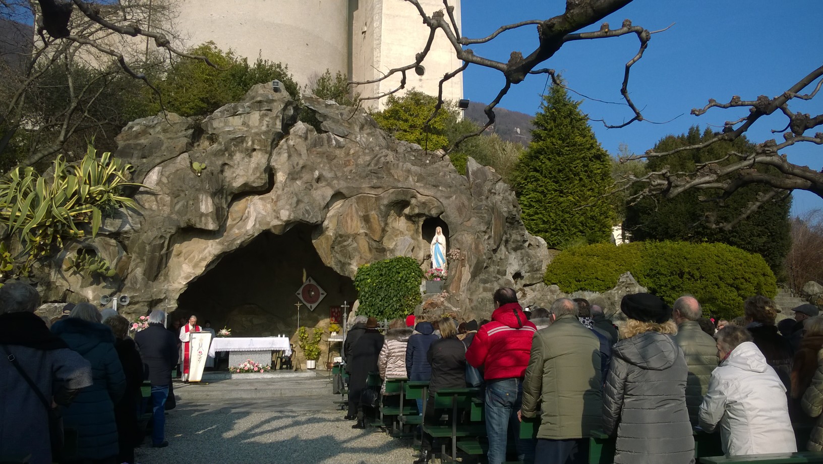 Cannero Riviera, le foto della Giornata del malato alla Grotta di Lourdes