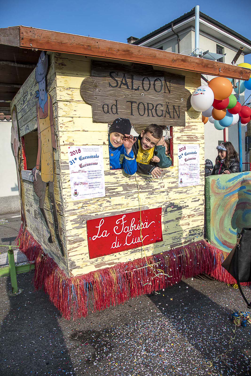 Ultimi giorni per i Carnevali nella Bassa Novarese: a Tornaco martedì sfilata con carri e maschere