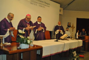 Monsignor Brambilla visita la Fondazione Maugeri