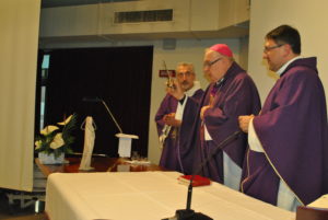 Monsignor Brambilla visita la Fondazione Maugeri