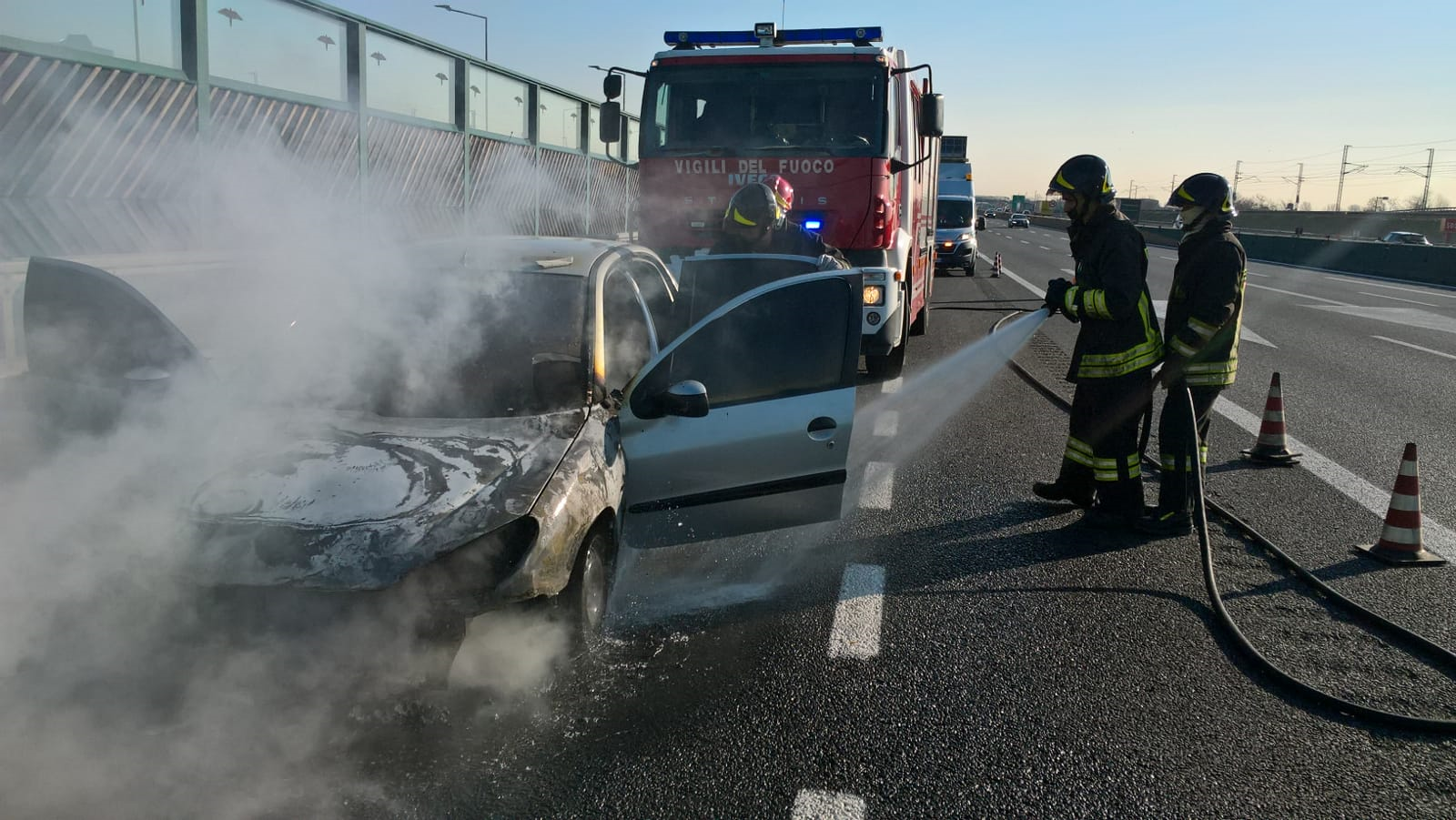 Intervento dei Vigili del fuoco di Novara per incendio sull’A4