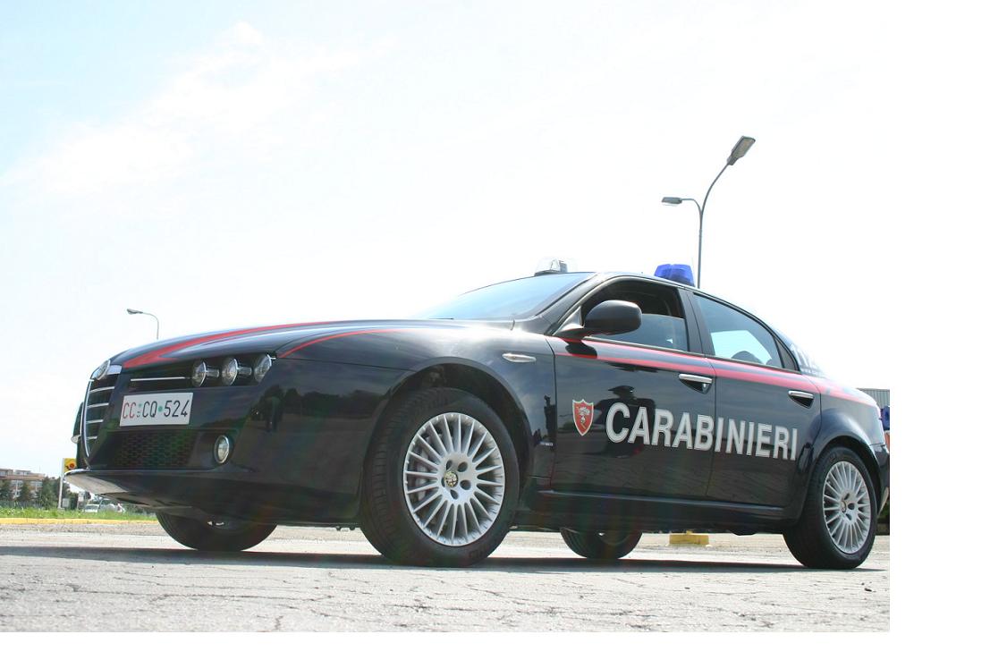 Omegna, prima danneggia l’auto e poi denuncia ai Carabineiri il furto
