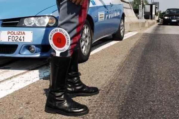 Panico lungo la strada del Sempione tra Castelletto e Arona causato da un automobilista