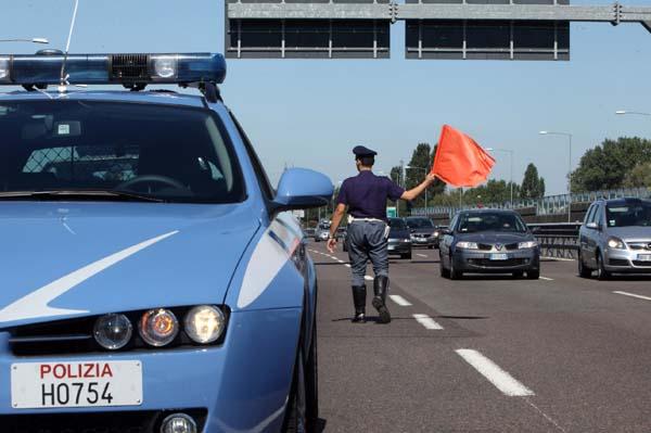 Incidente a Novara in corso Risorgimento, macchina finisce contro alcuni veicoli