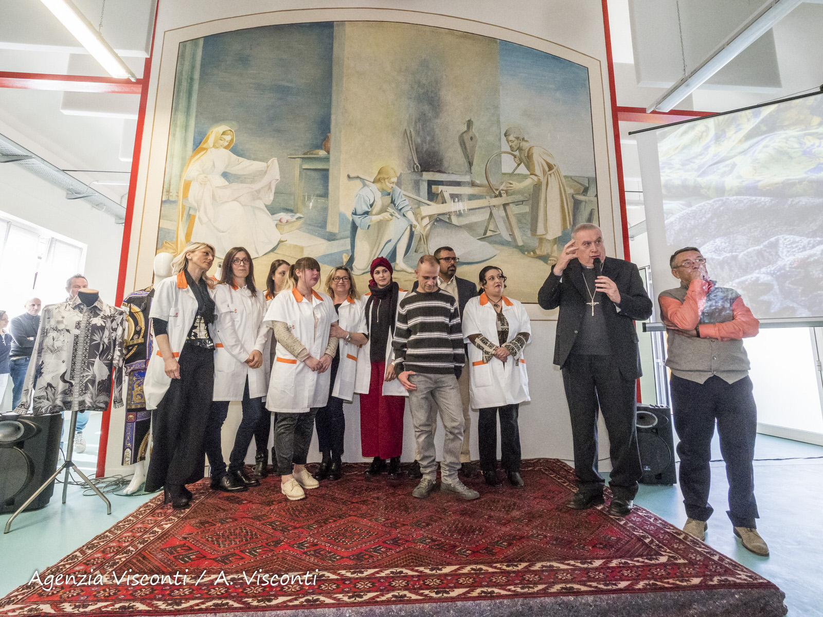 Aperta la sartoria sociale a Novara: quando la solidarietà non è assistenzialismo