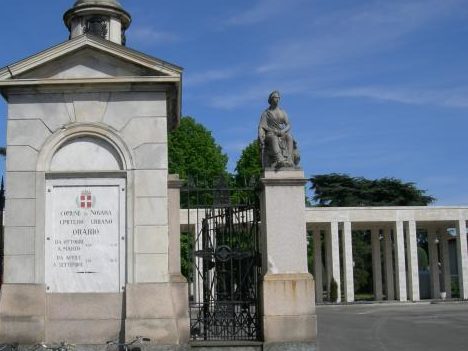 Novara, il cimitero riaprirà regolarmente domani: oggi chiuso per motivi di sicurezza a causa del maltempo