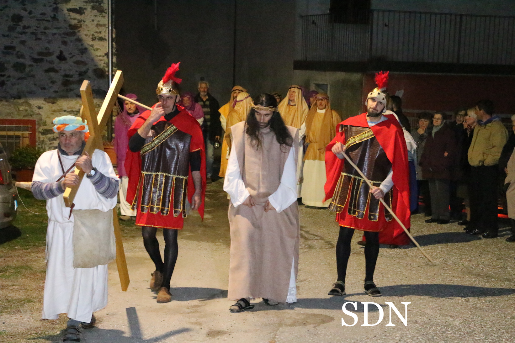 A Nibbio di Mergozzo la Via Crucis vivente (foto gallery)