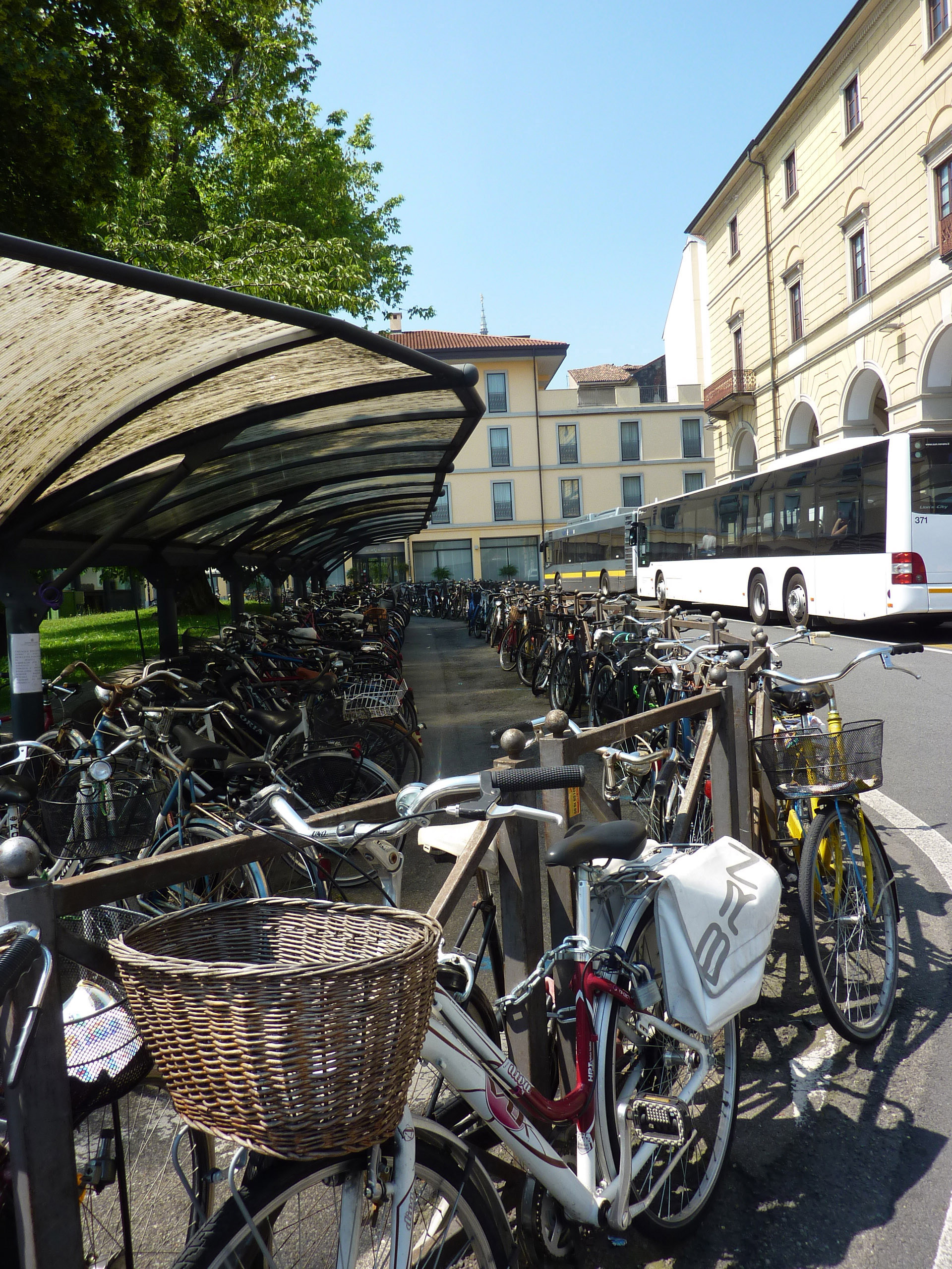 Novara, bici alla stazione: torna d’attualità il nuovo parcheggio