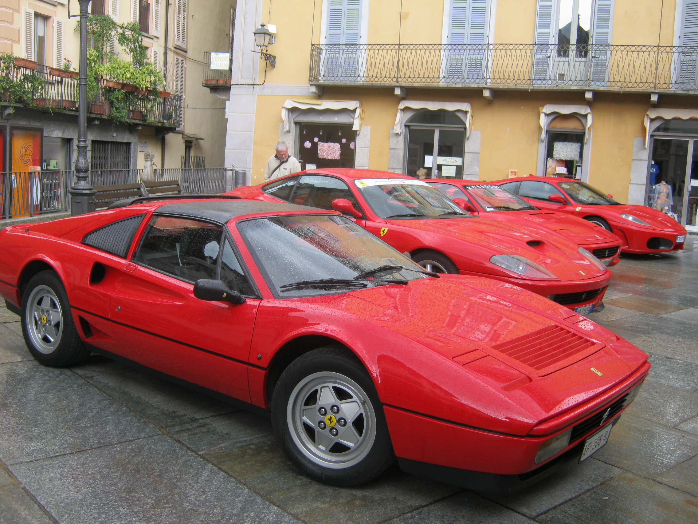 A Varallo il raduno delle Ferrari