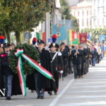 Il corteo diretto sul lungolago di Intra al Monumento ai Caduti