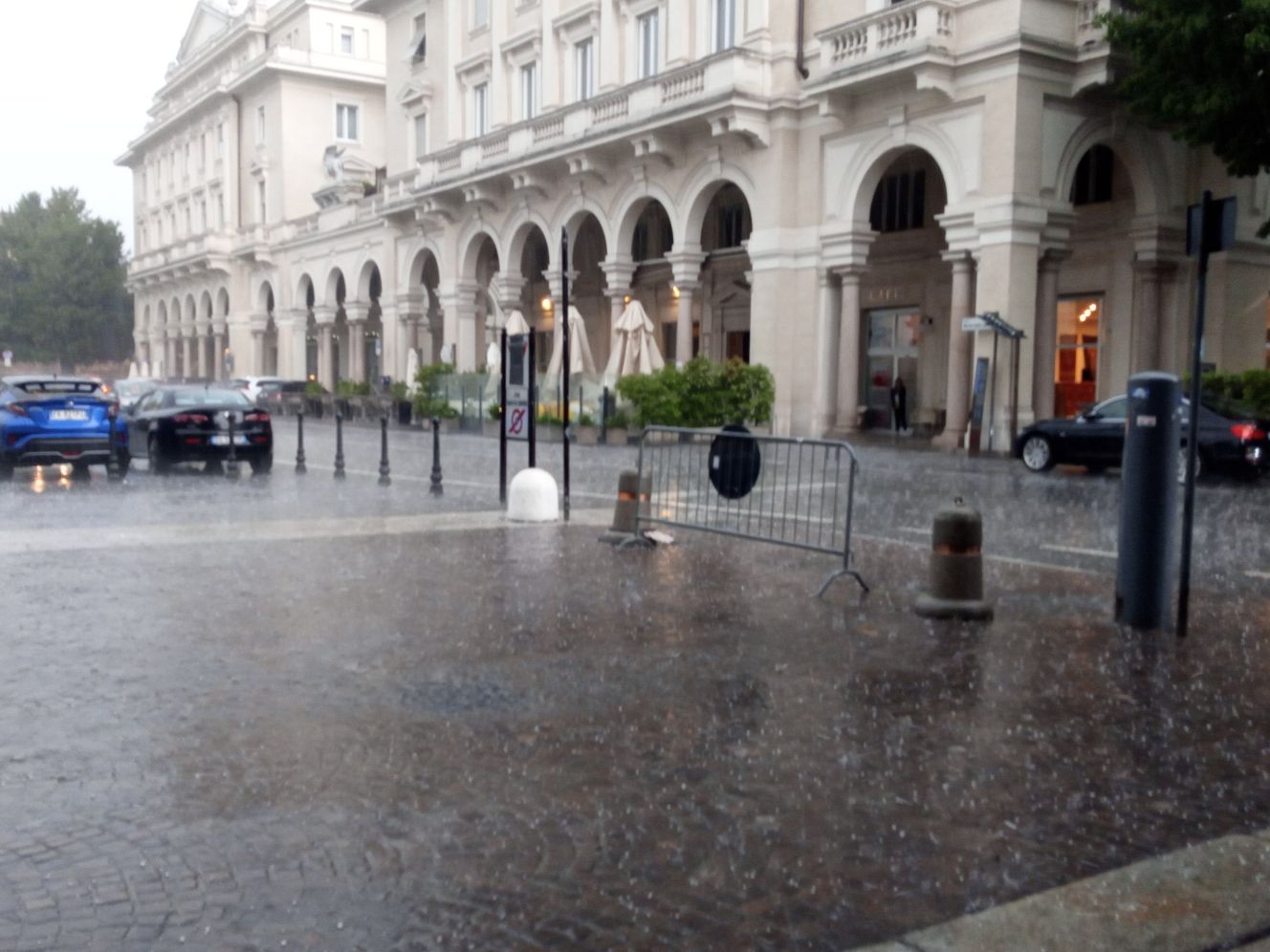 Pesante maltempo su Novara, con grandine e pioggia