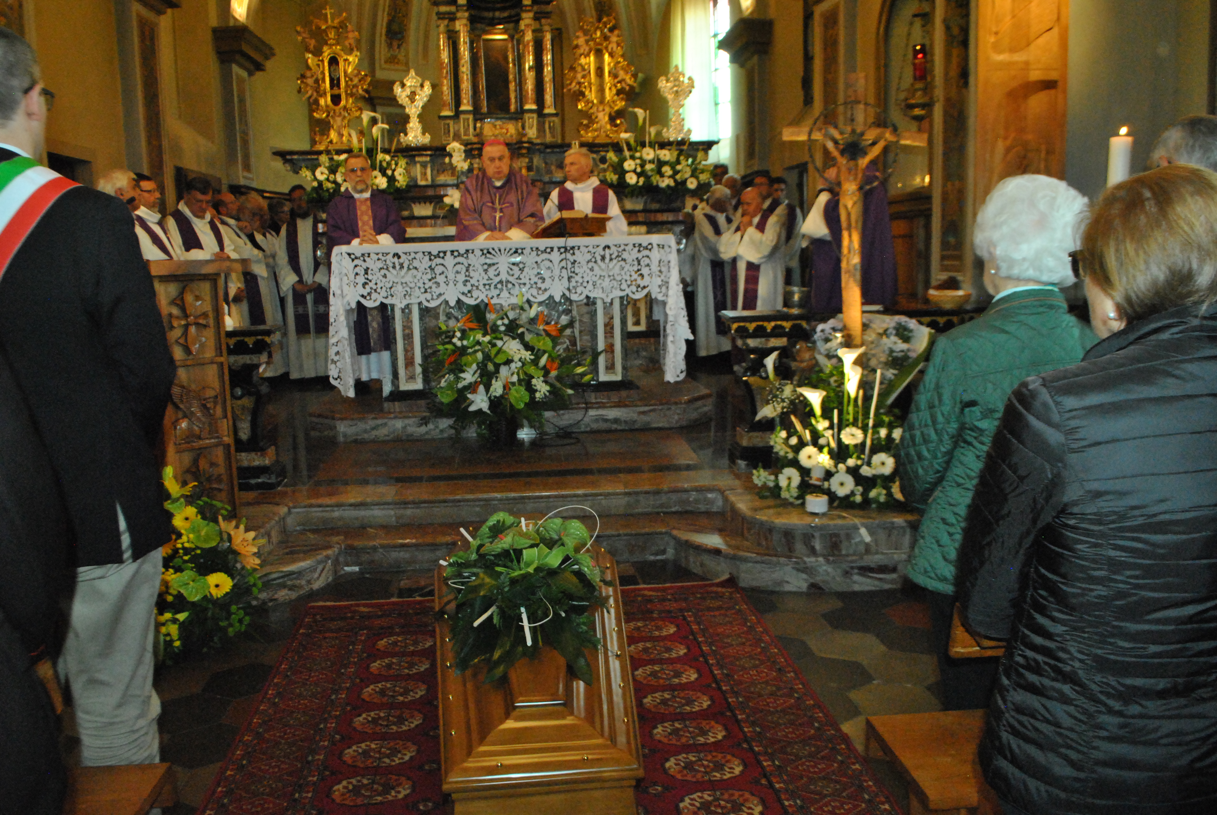 I funerali di don Giovanni Cavagna, per 49 parroco di Maggiate Inferiore