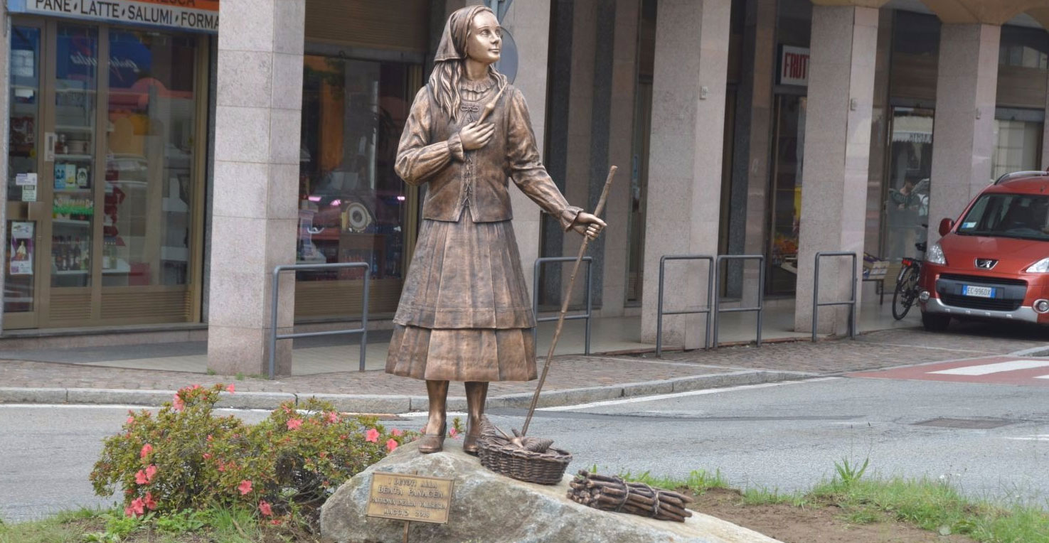 Quarona dedica una statua in bronzo alla Beata Panacea