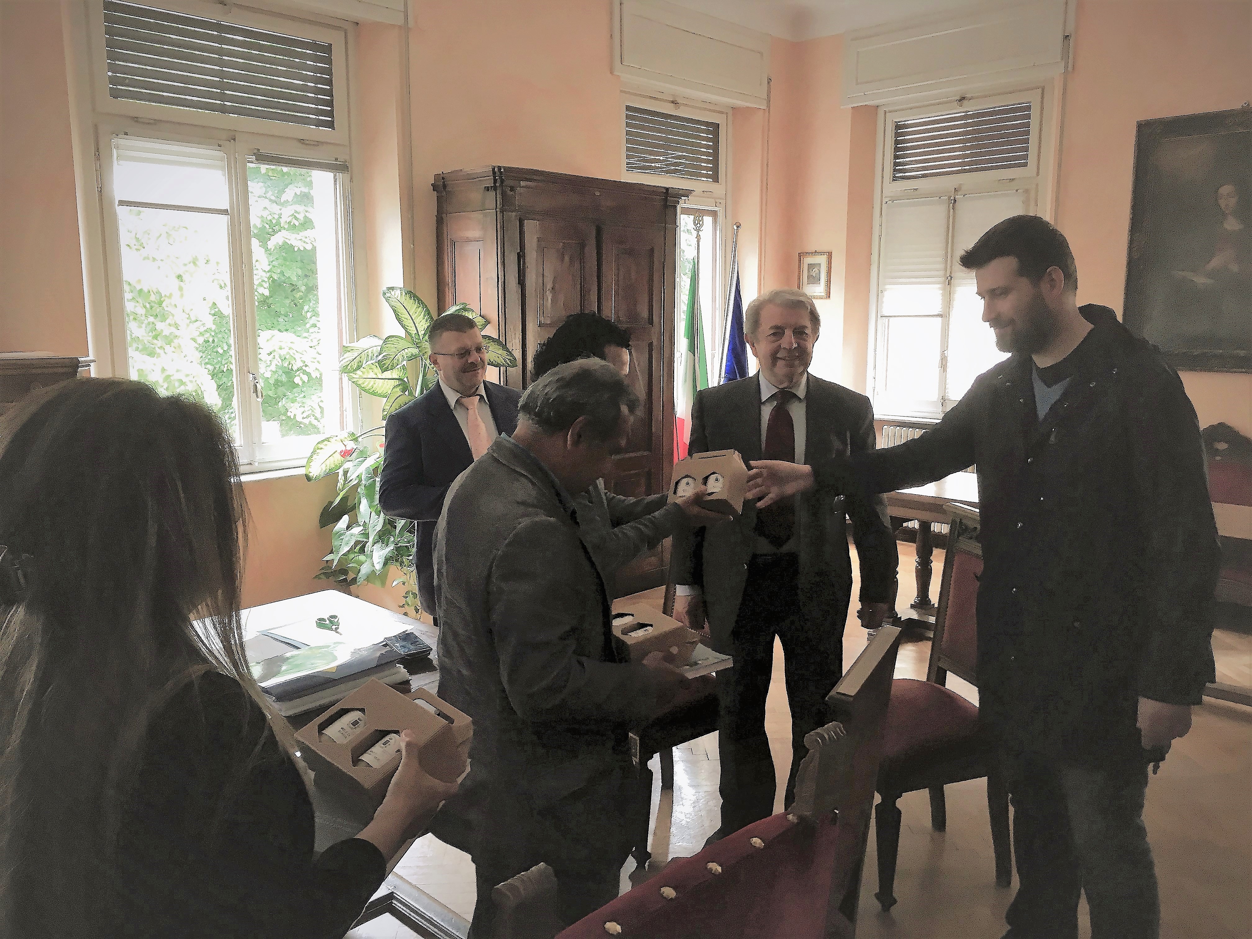 La “fundacion de coro Manos Blancas” a Borgosesia