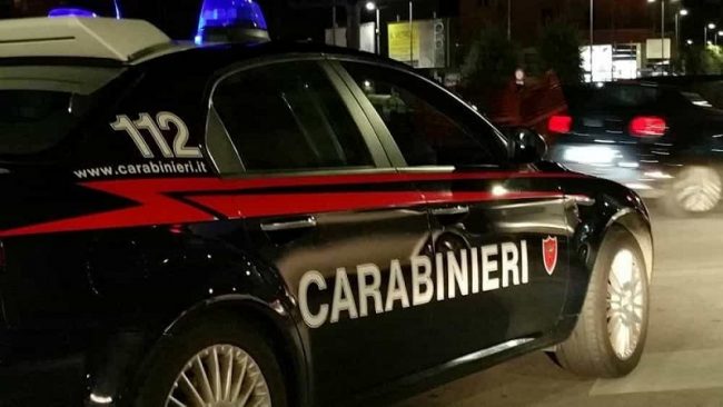 Derubavano e maltrattavano anziana parente, coppia novarese in manette