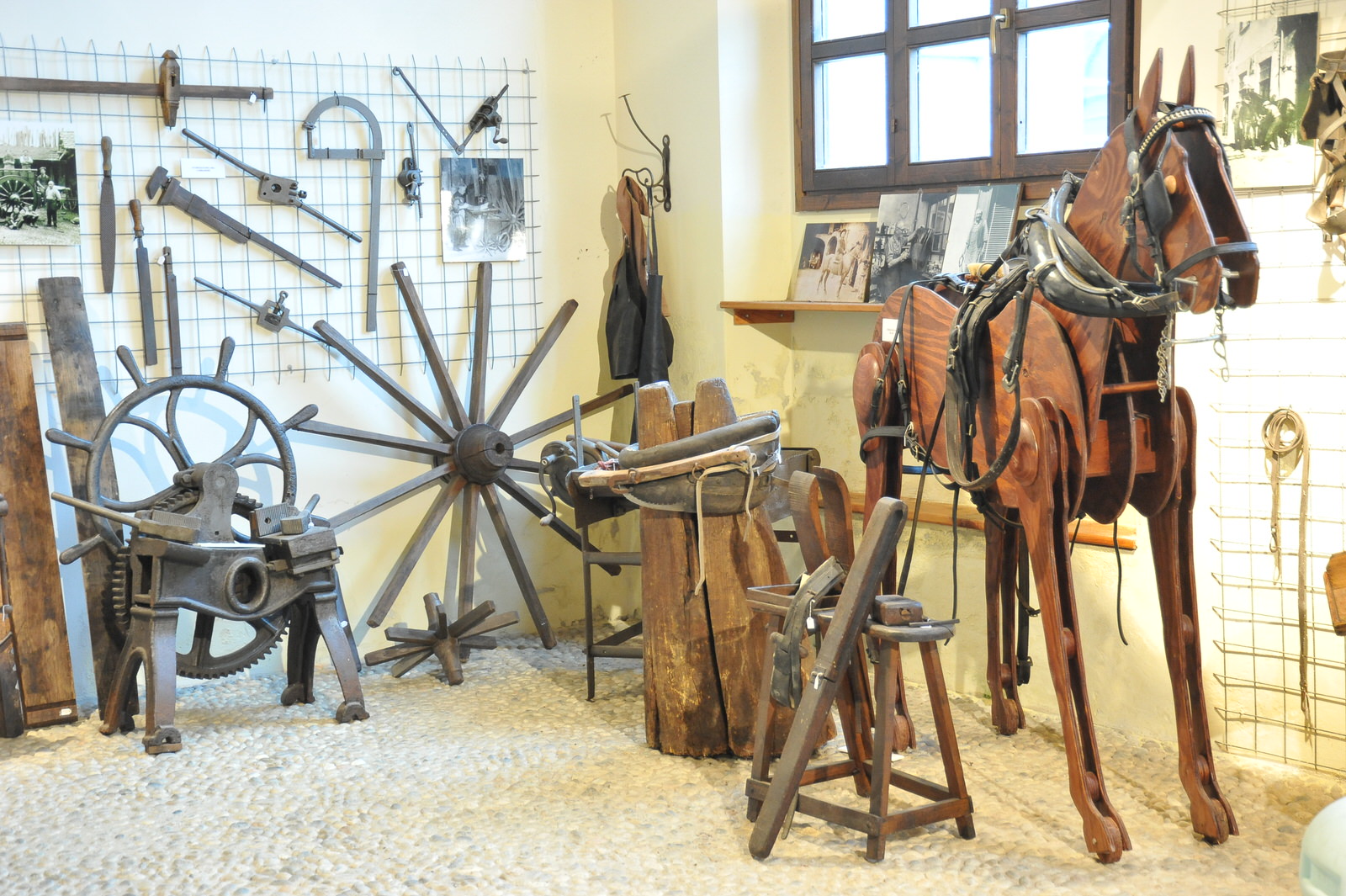 Al Museo di Romagnano Sesia presentato “di legno e di pietra”