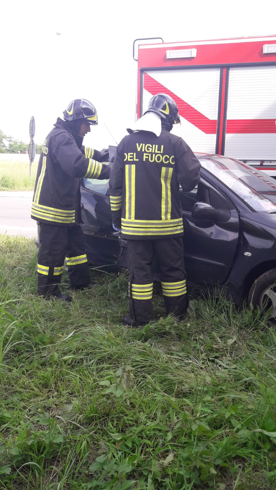 Incidente stradale a Cameri tra due autovetture