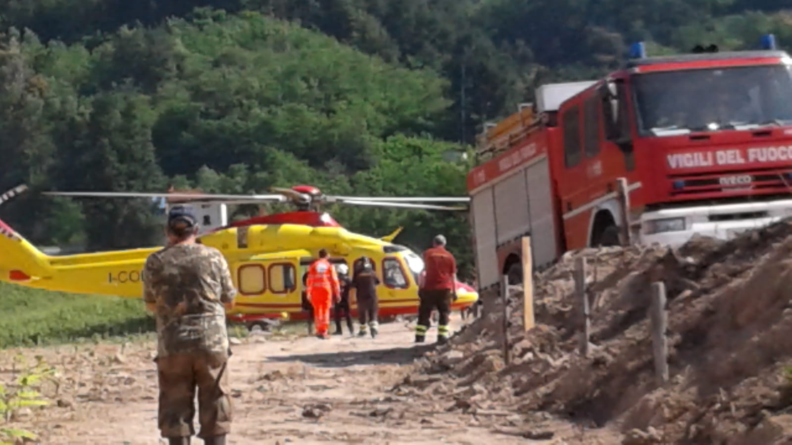Precipita in un burrone a Grignasco: soccorso dal 118 e dai Vigili del fuoco