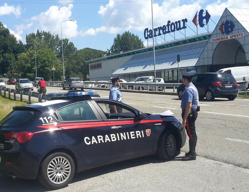 Borgosesia: furto al supermercato, tre denunciati
