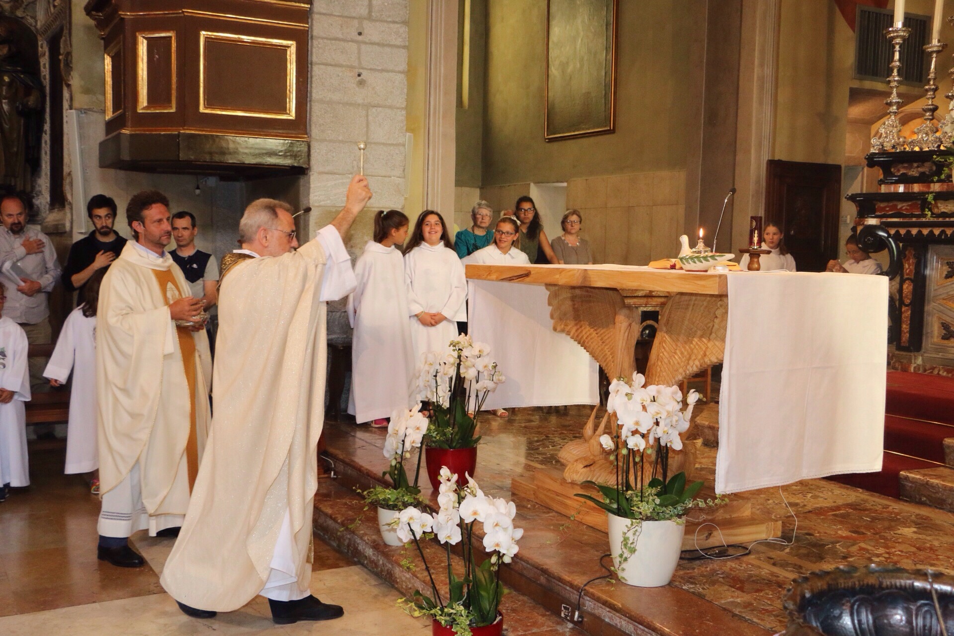 Ghiffa, benedetto il nuovo altare
