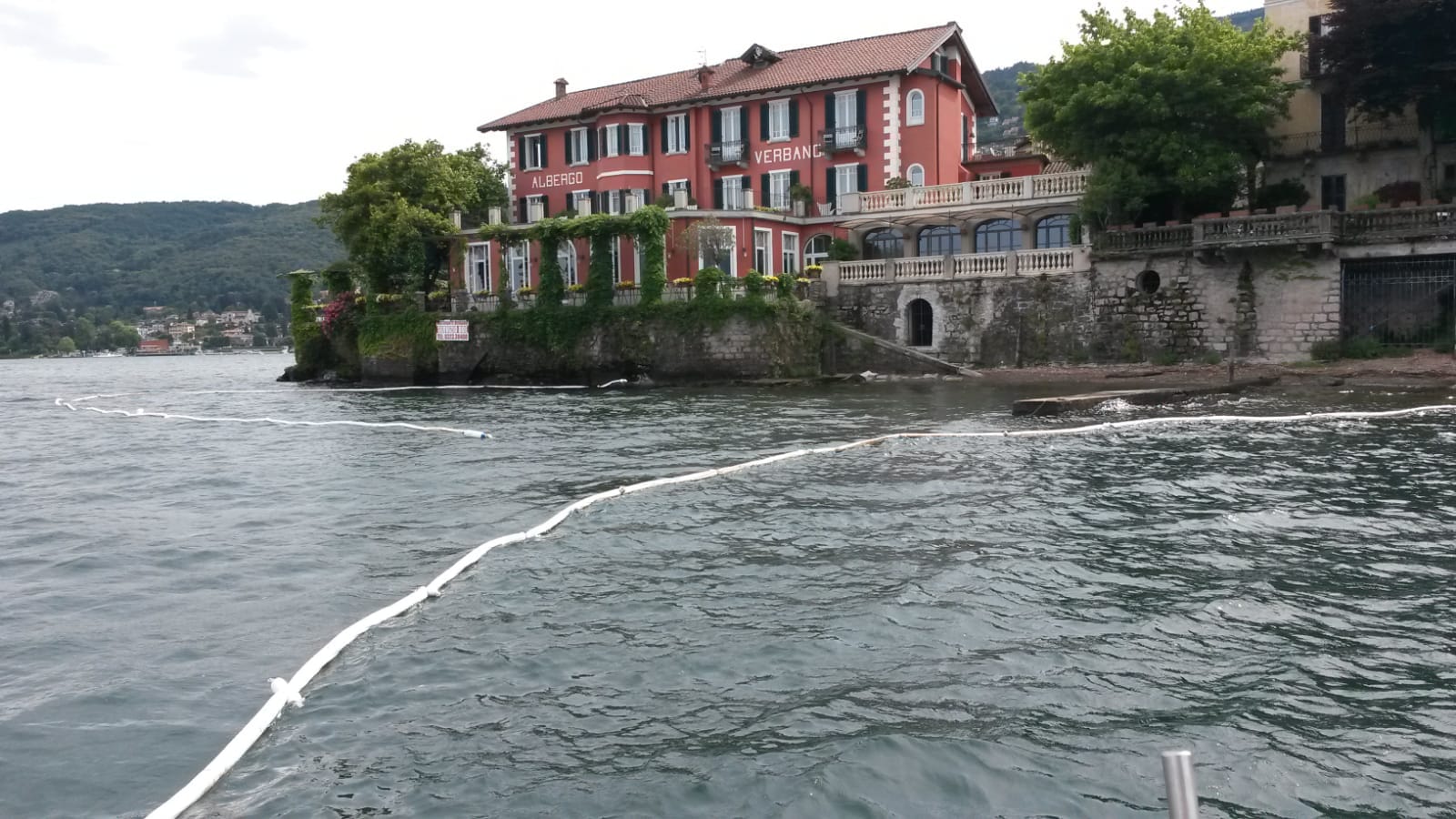All’Isola Pescatori sversamento di gasolio nelle acque del Lago Maggiore
