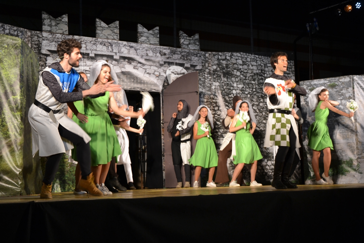 Borgomanero La leggenda di Arturo con la Compagnia Musical Box