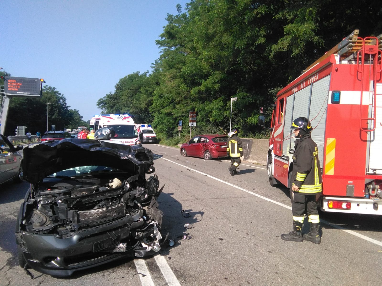 Scontro tra due auto sull’ex statale 142 ad Arona: cinque le persone coinvolte