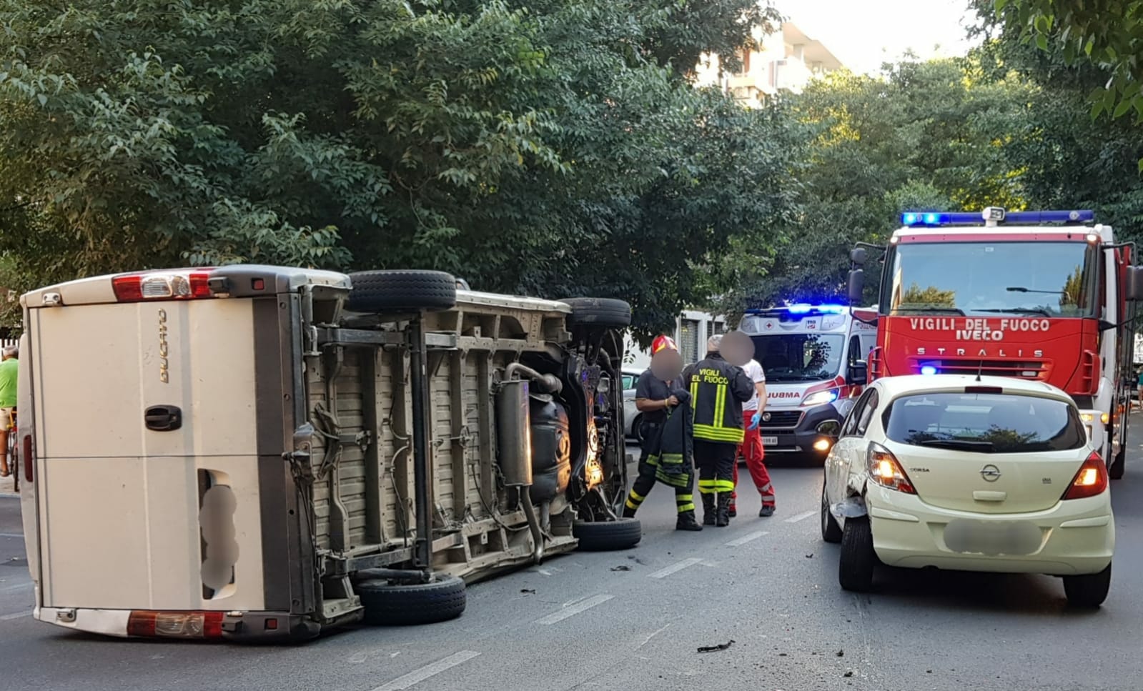 Auto contro furgone in via Alcarotti: un ferito