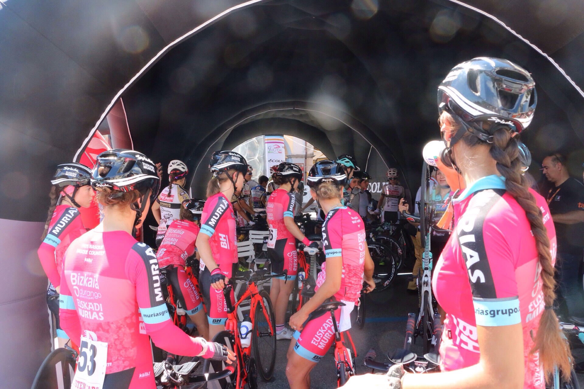 Giro Rosa, a Verbania sale l’adrenalina