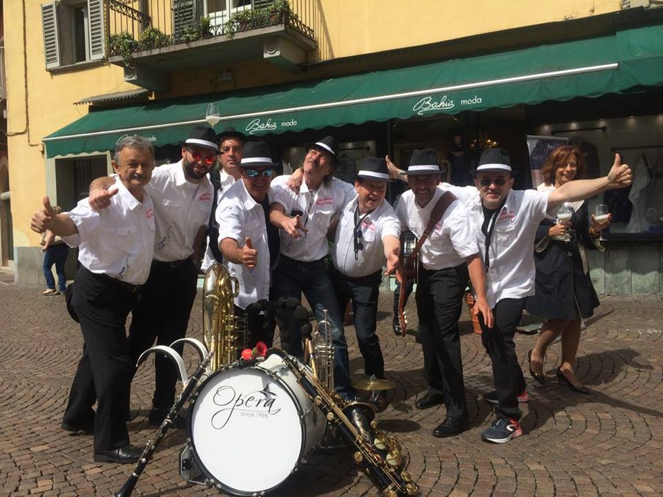 La “Otto Street Band” questa sera a Mergozzo si nota