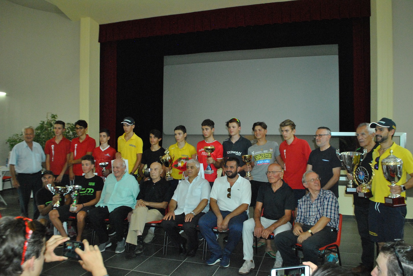 Ciclismo A Borgo Ticino è ritornato il Gran Premio dodici Martiri