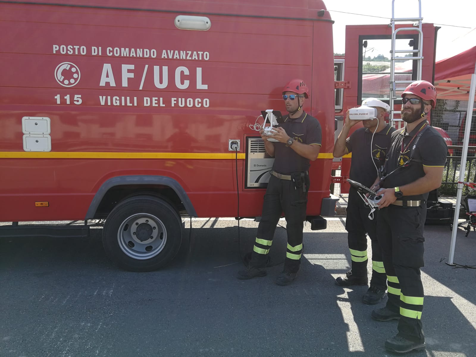 I Vigili del fuoco di Novara in aiuto ai colleghi impegnati a Genova nell’area del crollo del ponte Morandi