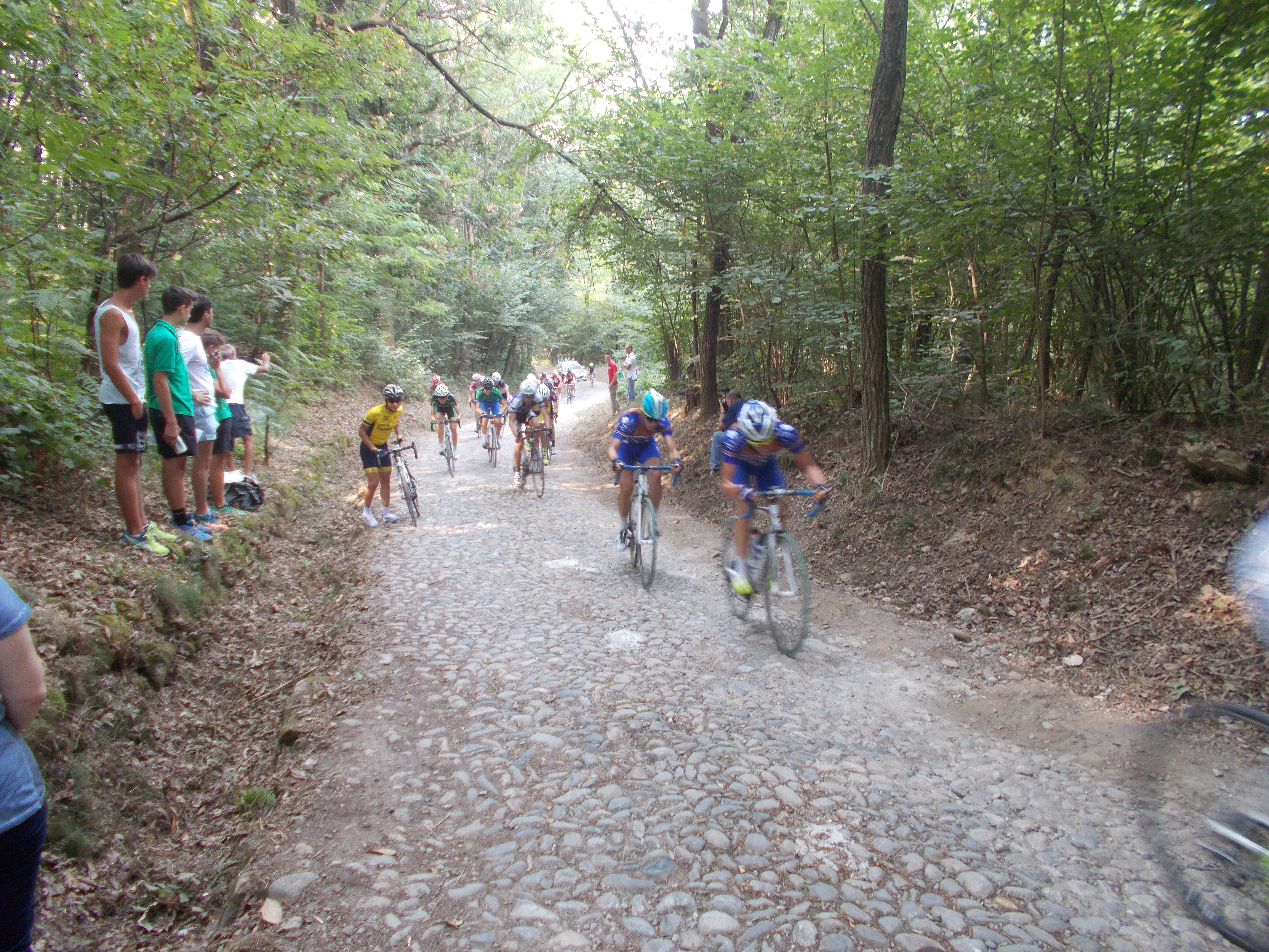 Ciclismo internazionale a Briga “Piccole” Roubaix a Borgomanero
