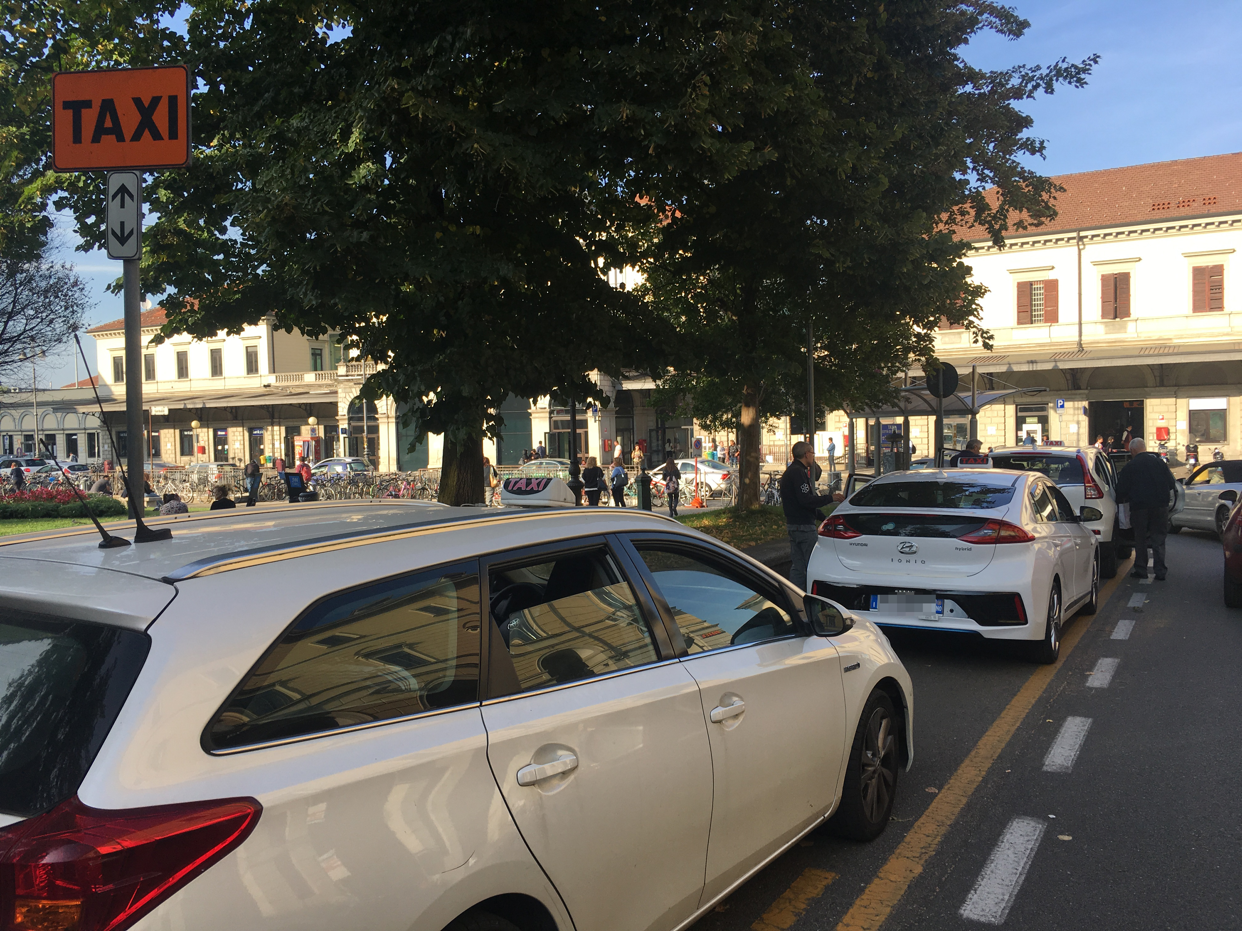 Novara, «pochi taxi di sera», ma i tassisti negano