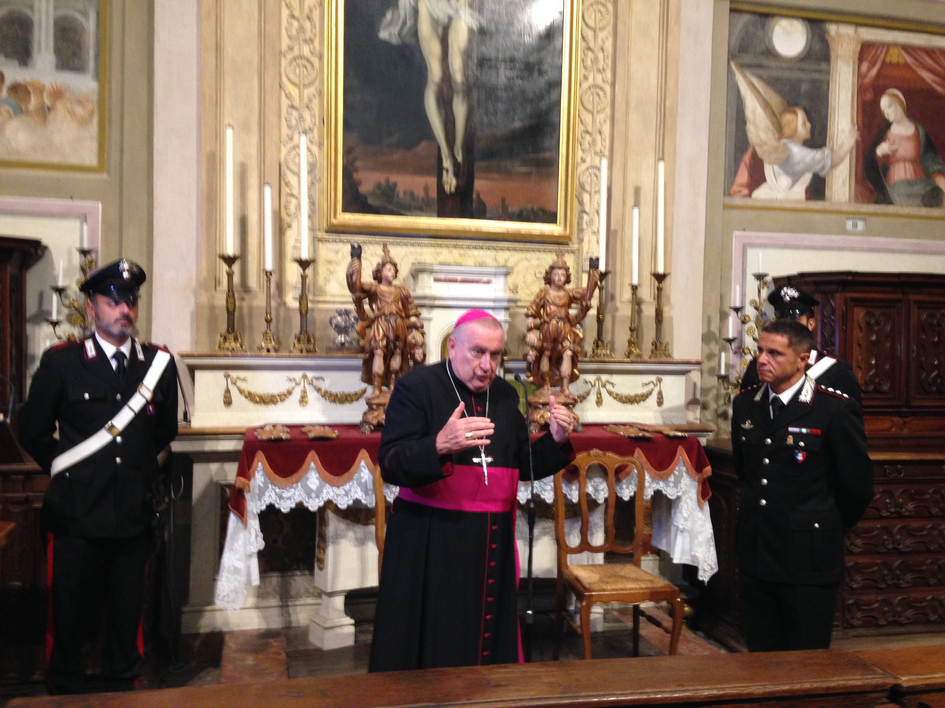 I Carabinieri restituiscono due antiche statue sottratte alla parrocchia di Cellio
