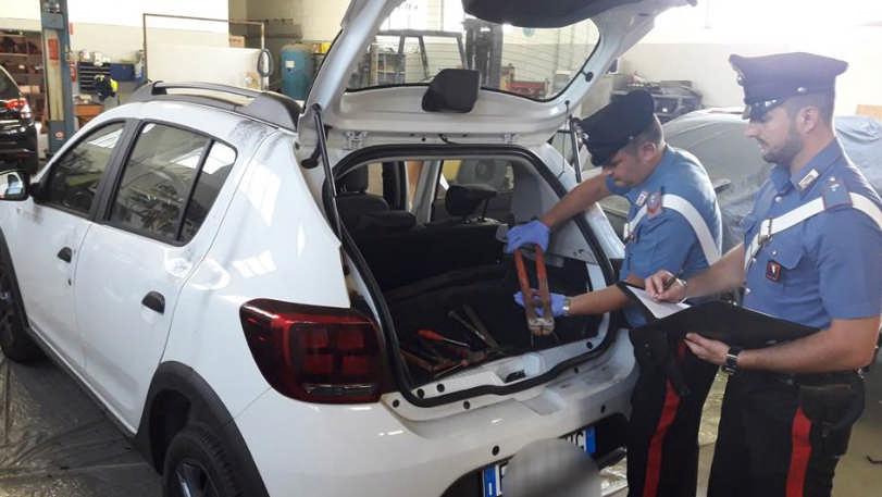 Autovettura sospetta gira in paese a Vespolate: è risultata rubata e piena di arnesi da scasso